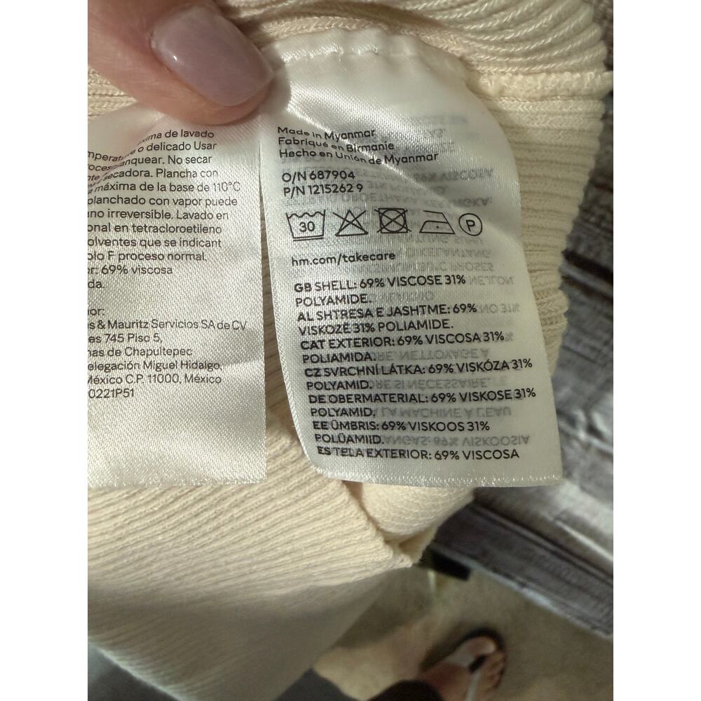 H&M Cream Ribbed Sweater Size Medium - Picture 4 of 4